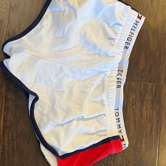 Tommy Hilfiger Shorts - Picture 3 of 3